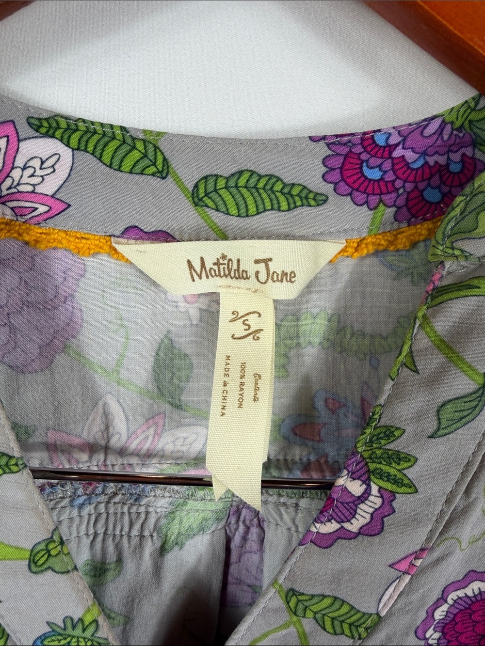 Matilda Jane Gray Floral Henley Blouse Purple & Blue Accents. Womens Size S - Picture 2 of 8